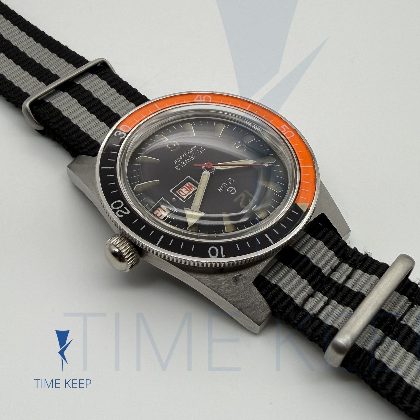 Vintage Elgin Skin Diver Day Date Bakelite Bezel