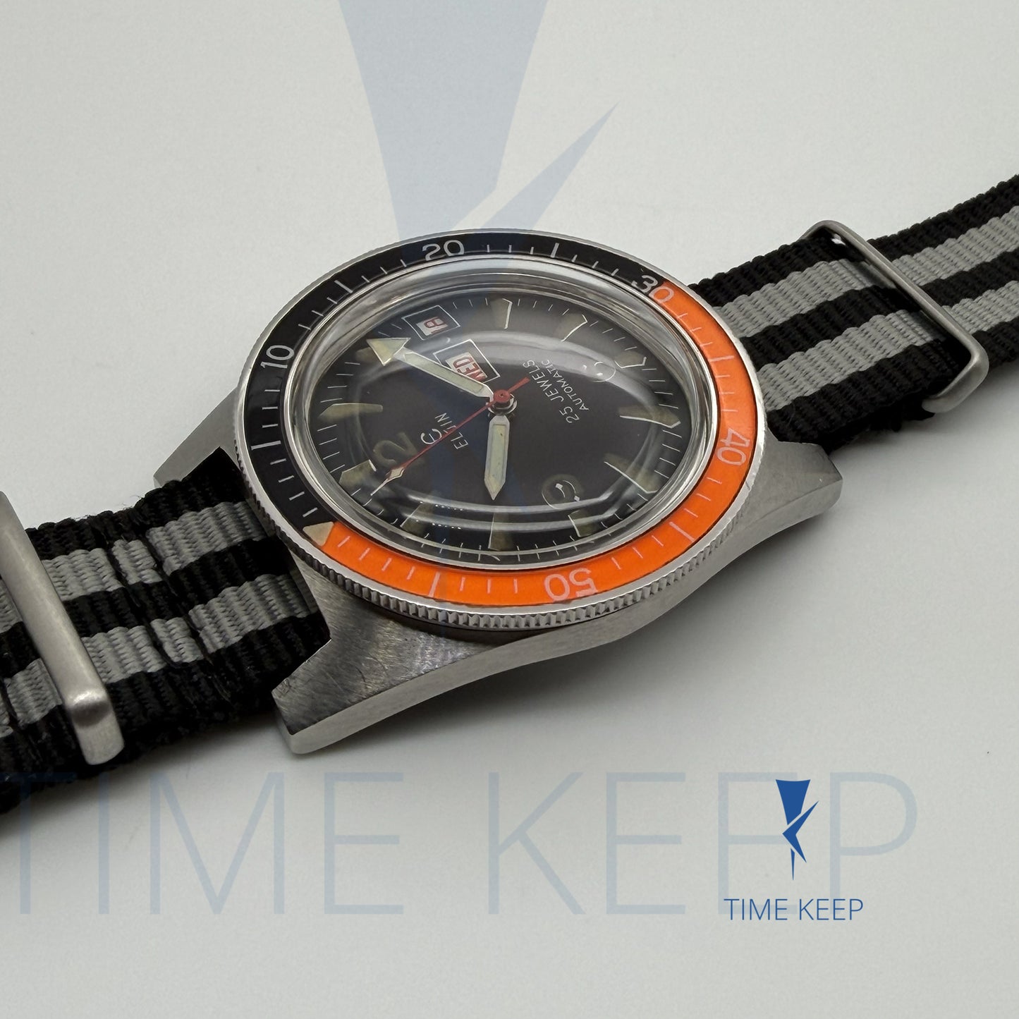 Vintage Elgin Skin Diver Day Date Bakelite Bezel