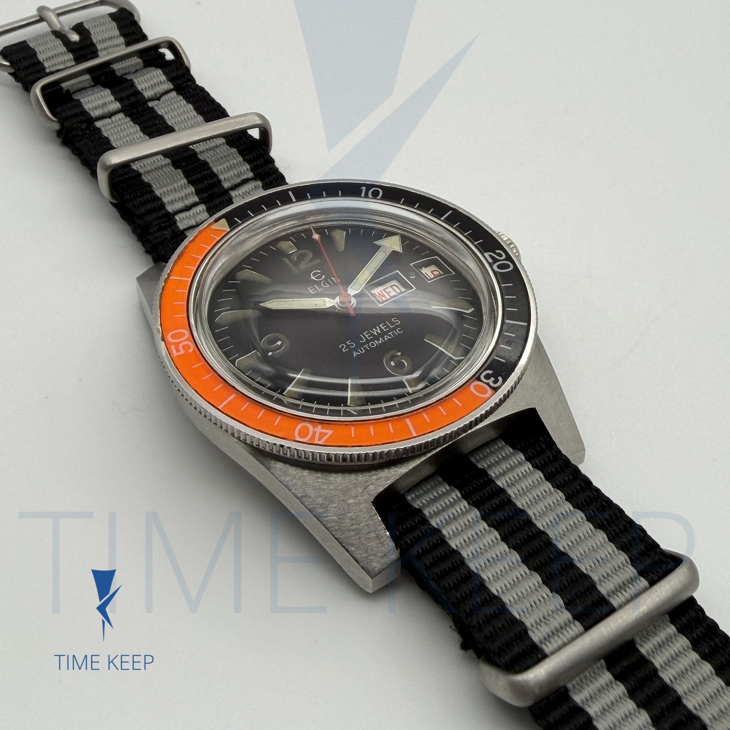 Vintage Elgin Skin Diver Day Date Bakelite Bezel