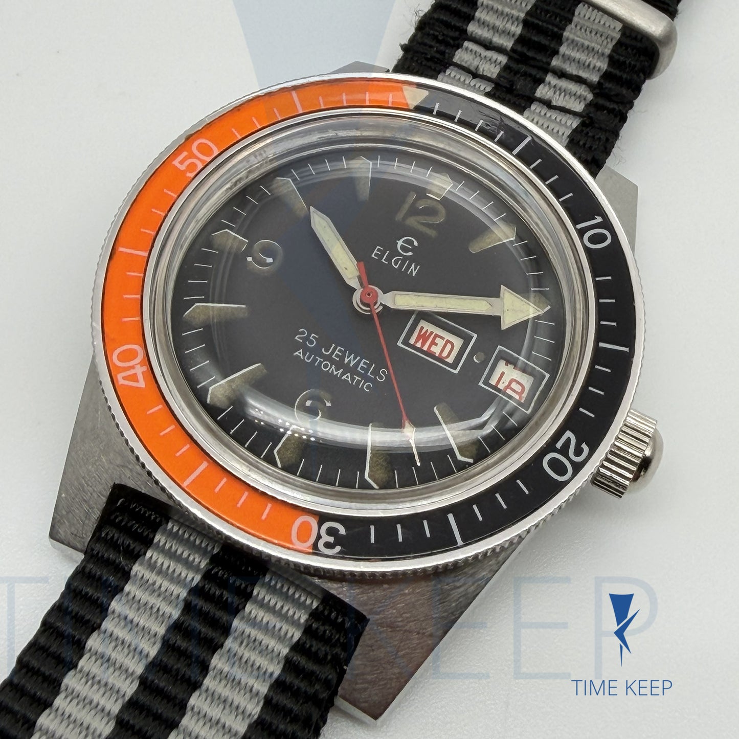 Vintage Elgin Skin Diver Day Date Bakelite Bezel