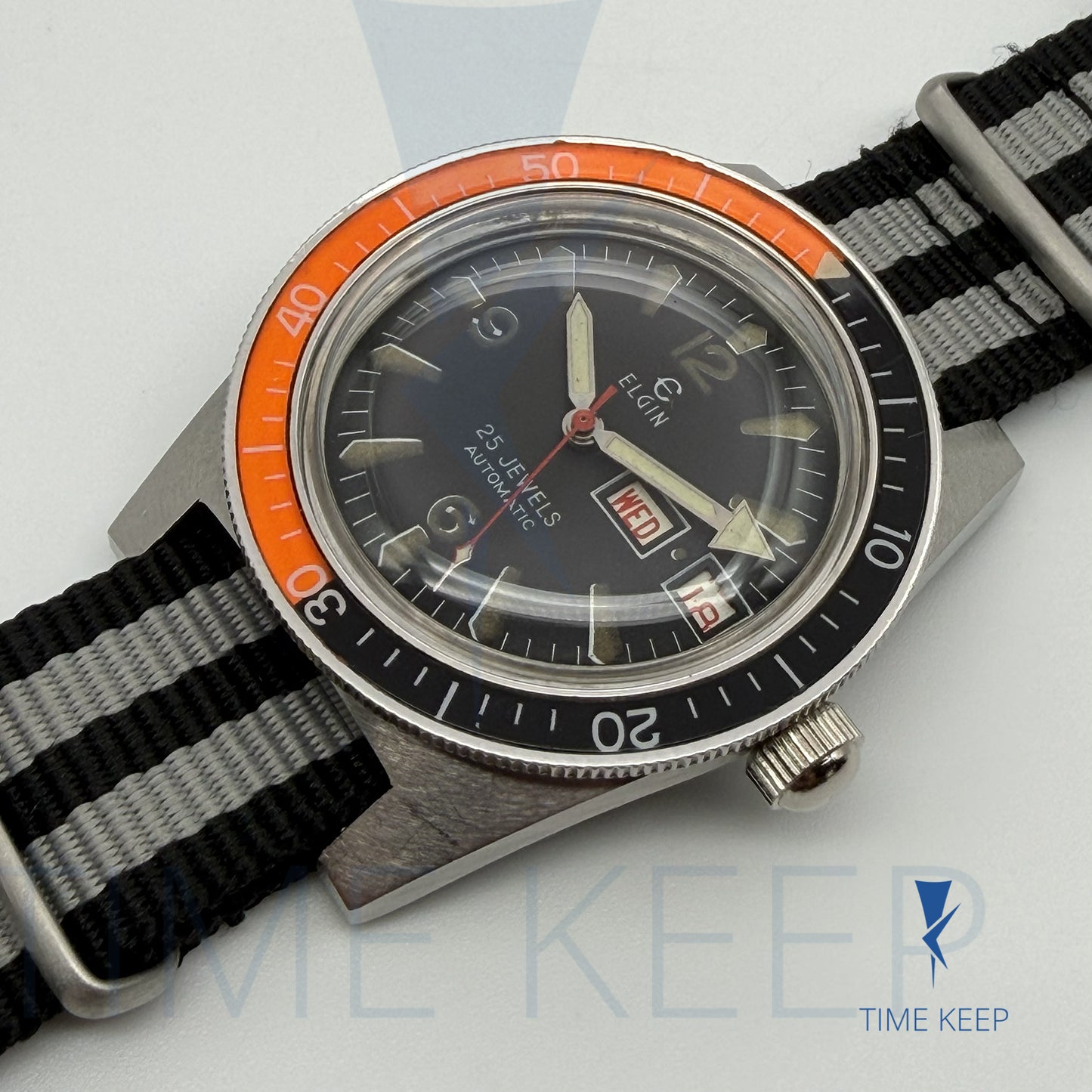 Vintage Elgin Skin Diver Day Date Bakelite Bezel